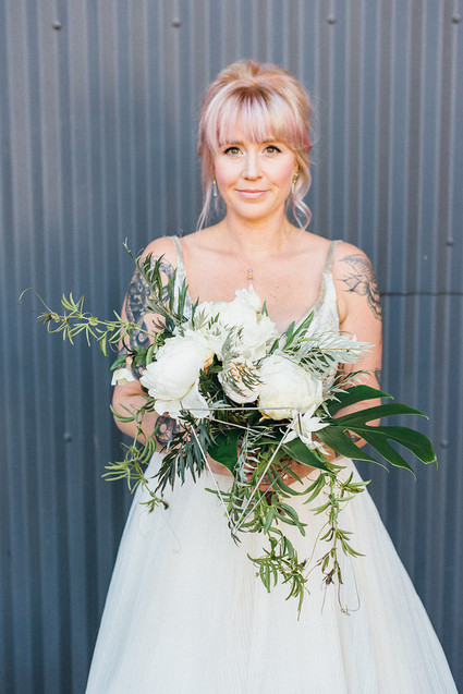 Modern white bouquet