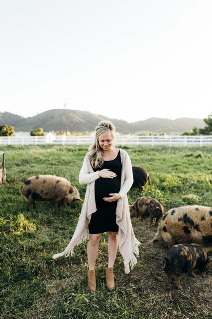 Farm maternity photos