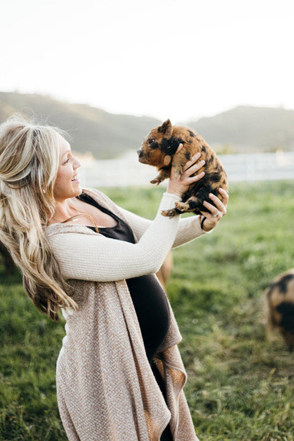Farm maternity photos
