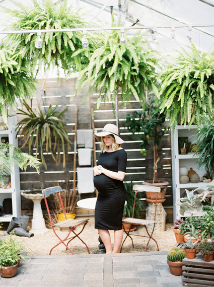 greenhouse maternity photos