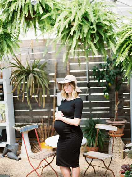 greenhouse maternity photos