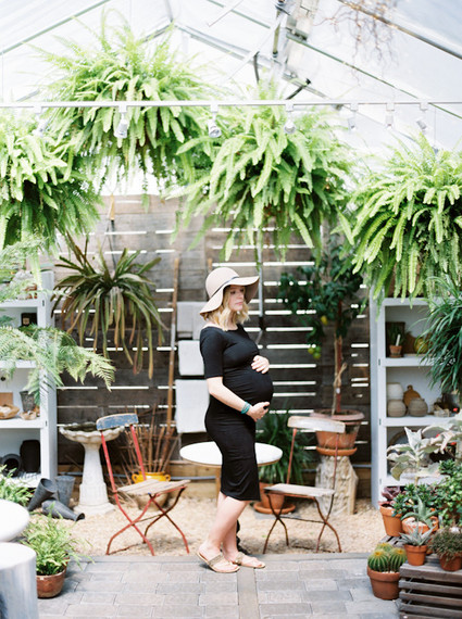 greenhouse maternity photos