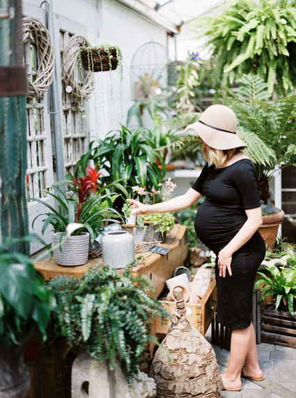 greenhouse maternity photos