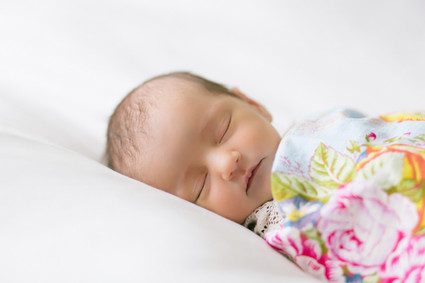 Lifestyle newborn photos at home