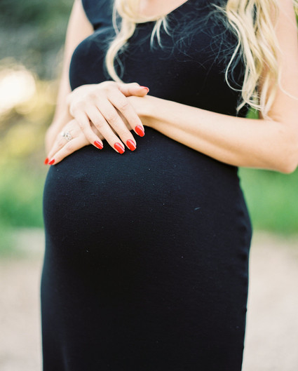 Simple natural light maternity photos