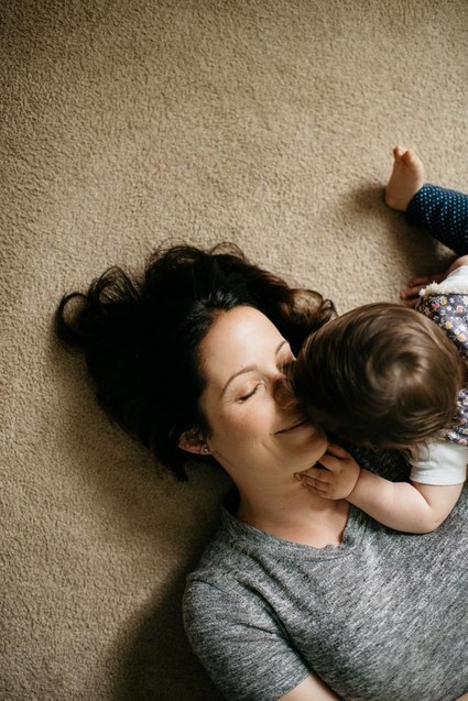Motherhood sessions by Victoria Gloria