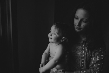 Motherhood sessions by Victoria Gloria