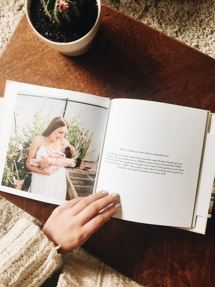 Motherhood sessions by Victoria Gloria