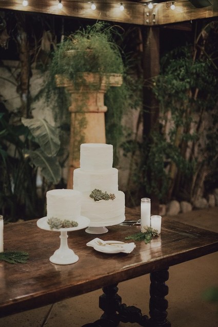 Simple white wedding cake