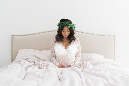 intimate romantic maternity photos