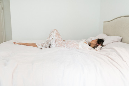 intimate romantic maternity photos