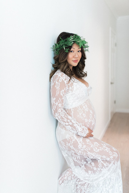intimate romantic maternity photos