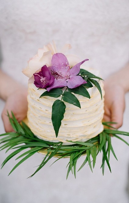 Mini wedding cake