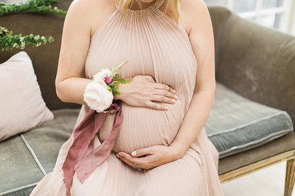 romantic formal maternity photos