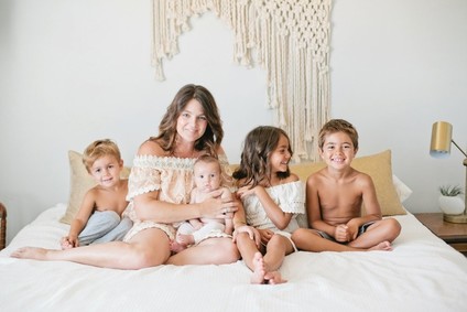 mama and four kids lifestyle session