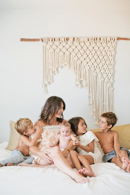 mama and four kids lifestyle session