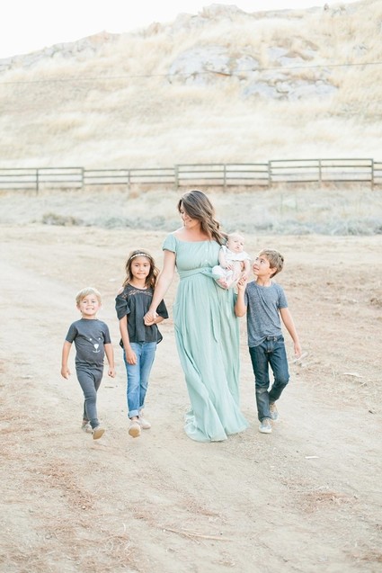 mama and four kids lifestyle session