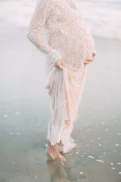 romantic laguna beach maternity photos