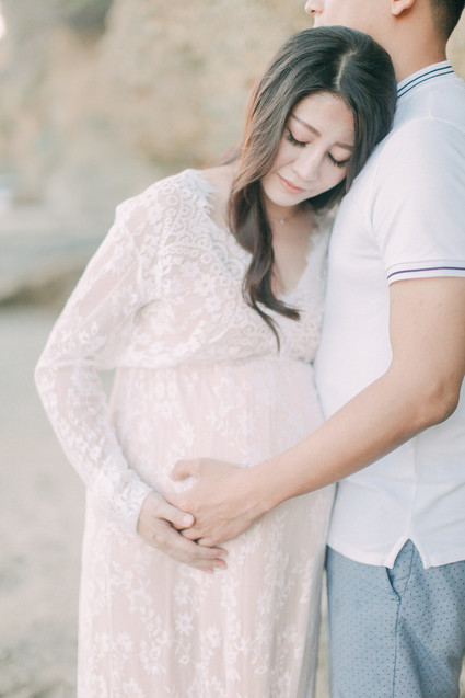 romantic laguna beach maternity photos