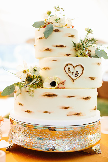 Rustic wedding cake