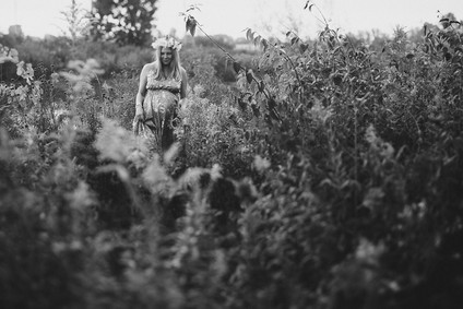 black and white vintage style maternity photos