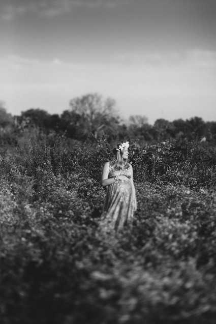 black and white vintage style maternity photos