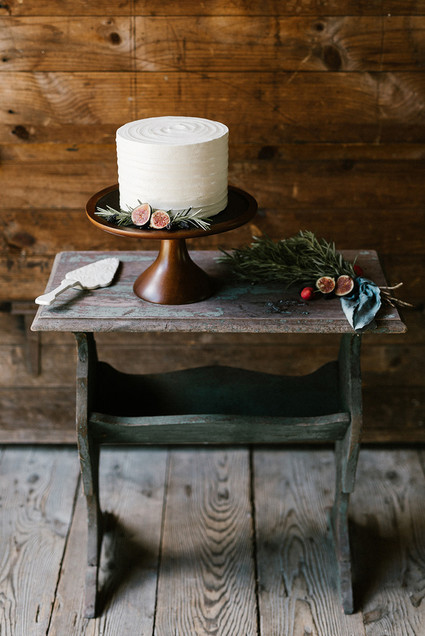 Simple white wedding cake