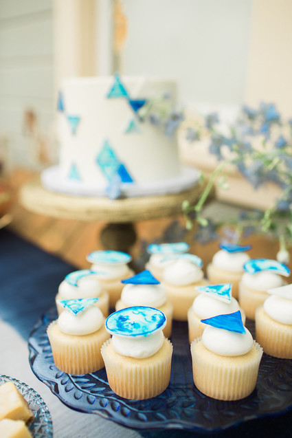 baby shower cupcakes