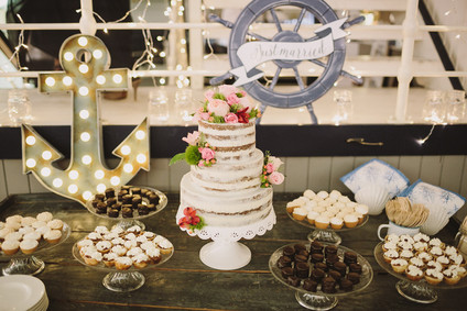 Semi naked cake