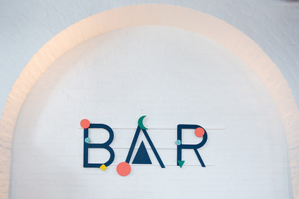 Modner bar signage