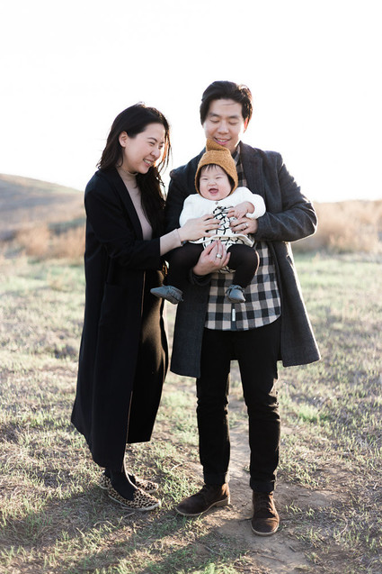Wintery family photos of Laura Izumikawa