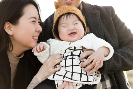 Wintery family photos of Laura Izumikawa