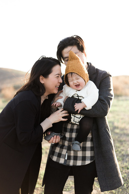 Wintery family photos of Laura Izumikawa