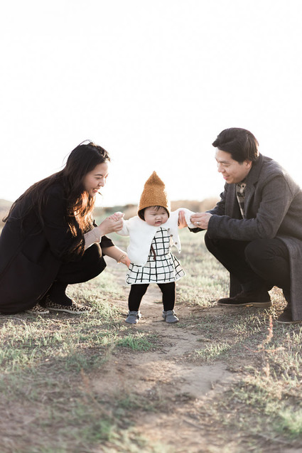 Wintery family photos of Laura Izumikawa