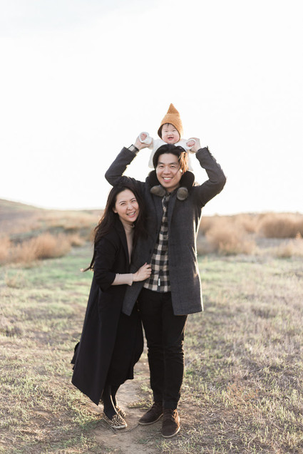 Wintery family photos of Laura Izumikawa