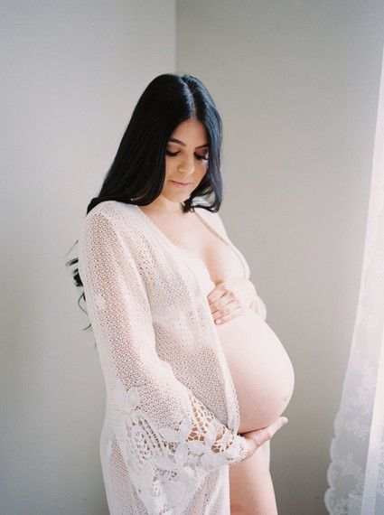 Intimate white maternity photos