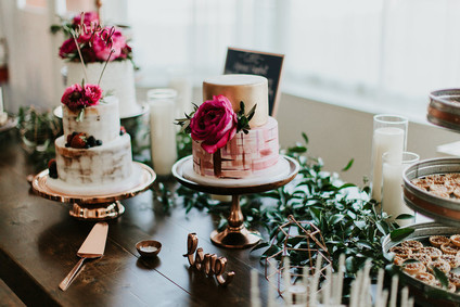 Modern wedding cake