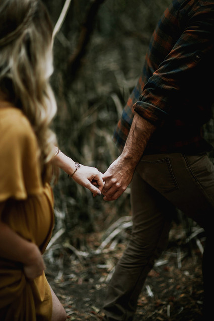 Moody bohemian maternity photos