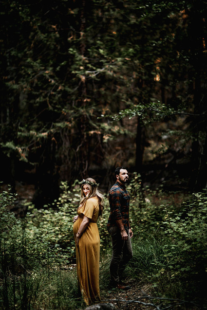 Moody bohemian maternity photos