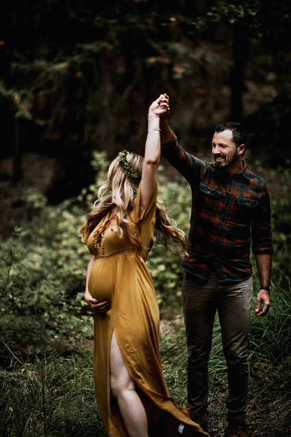 Moody bohemian maternity photos