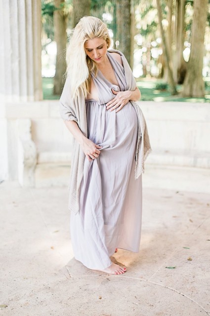 Romantic feminine maternity photos