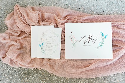 Romantic feminine maternity photos