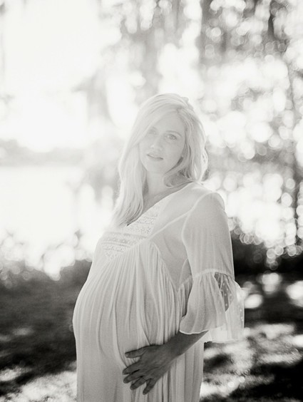 Romantic feminine maternity photos