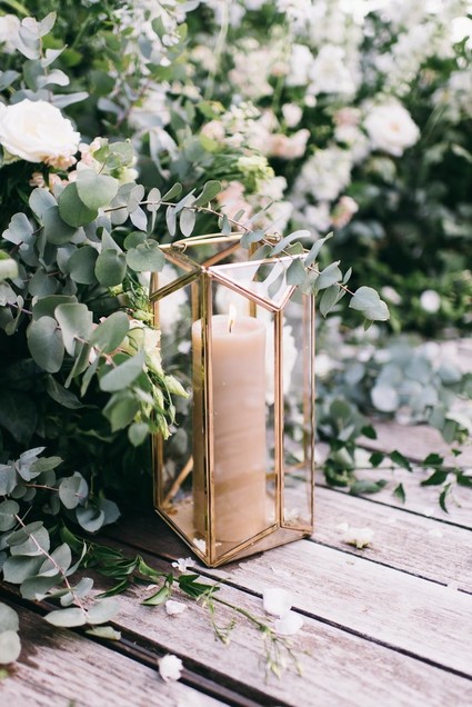 Gold wedding decor
