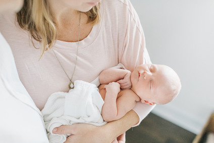 natural light newborn photos