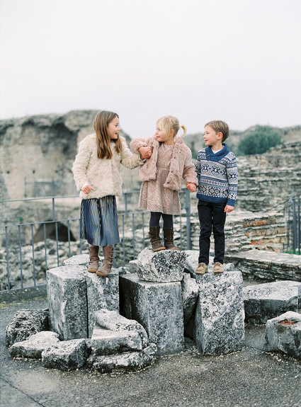 Winter family photos in Italy