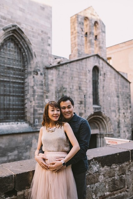 Family maternity photos in Barcelona