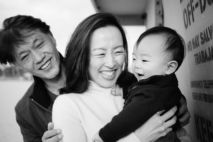 multi generation family photos at the beach