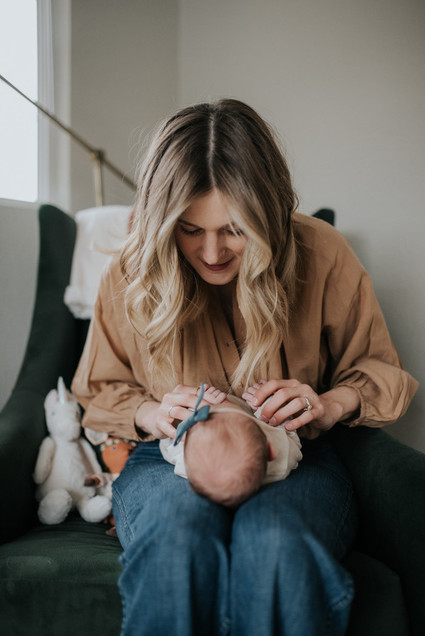 moody modern newborn photos