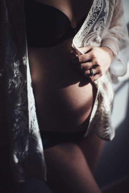 Moody boudoir maternity photos